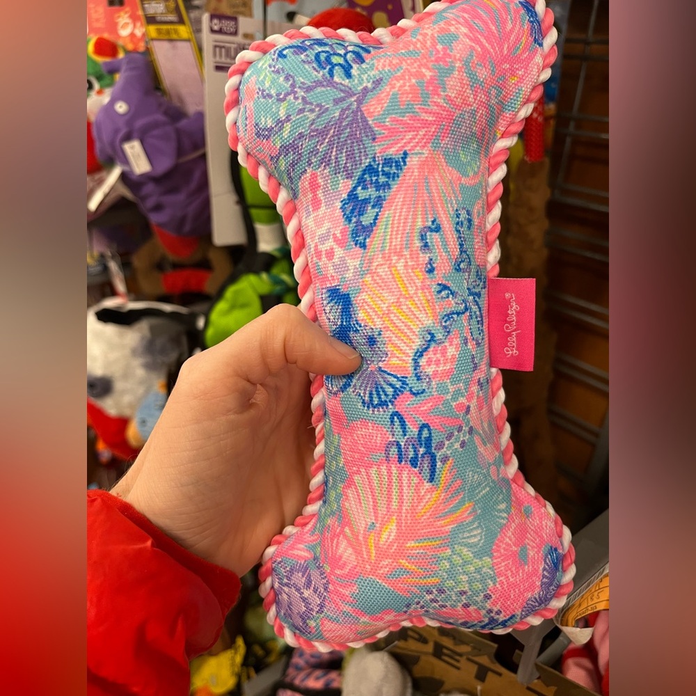 Brand new Lilly Pulitzer splendor in the sand dog toy